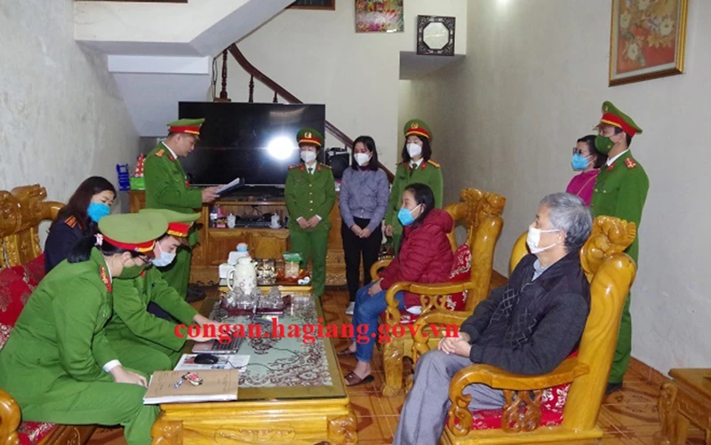 Cơ quan cảnh sát điều tra bắt giam bị can Nguyễn Thị Hồng Vân. (Ảnh: Công an tỉnh Hà Giang)