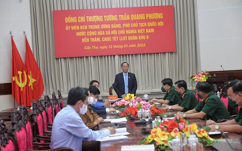 Phó Chủ tịch Quốc hội Trần Quang Phương phát biểu tại buổi làm việc.