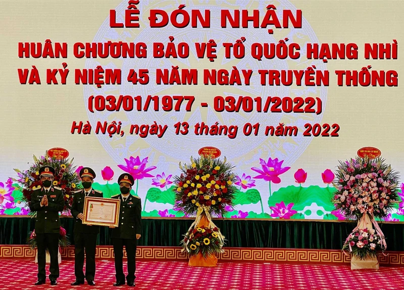 Lễ đón nhận Huân chương Bảo vệ Tổ quốc hạng nhì và kỷ niệm 45 năm Ngày truyền thống. 