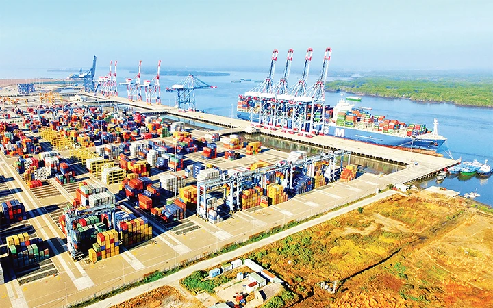Hoạt động xuất nhập khẩu hàng hóa tại Cảng Cái Mép-Thị Vải (tỉnh Bà Rịa-Vũng Tàu). Ảnh: ĐÌNH NAM