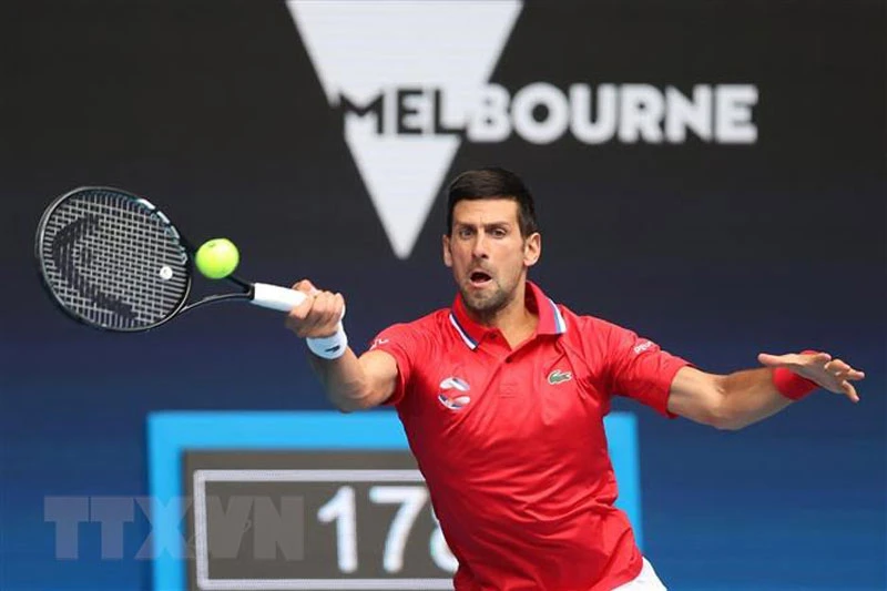Tay vợt người Serbia Novak Djokovic thi đấu tại giải ATP Cup 2021 ở Melbourne, Australia. (Ảnh: AFP/TTXVN)
