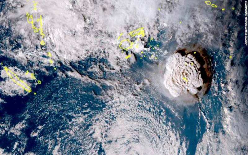Hình ảnh khu vực núi lửa phun trào tại Tonga, ngày 15/1, do vệ tinh quan sát thời tiết Himawari-8 của Nhật Bản cung cấp.