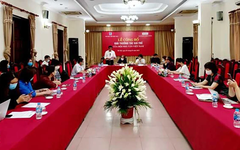 Lễ công bố Giải thưởng Tác giả trẻ lần thứ nhất của Hội Nhà văn Việt Nam.