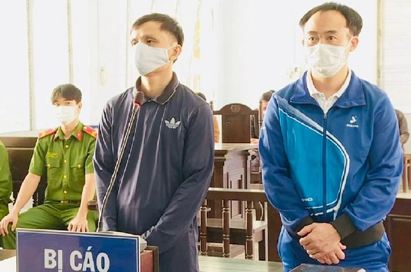 2 bị cáo Phạm Đình Quý và Hoàng Minh Tuấn tại phiên tòa.