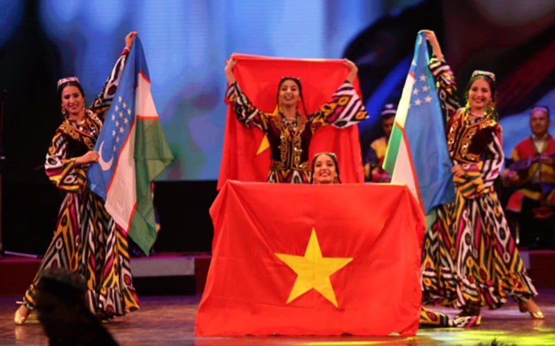 Tiết mục biểu diễn tại Lễ khai mạc "Những ngày Văn hóa Uzbekistan tại Việt Nam" năm 2018. (Ảnh: baovanhoa.vn)