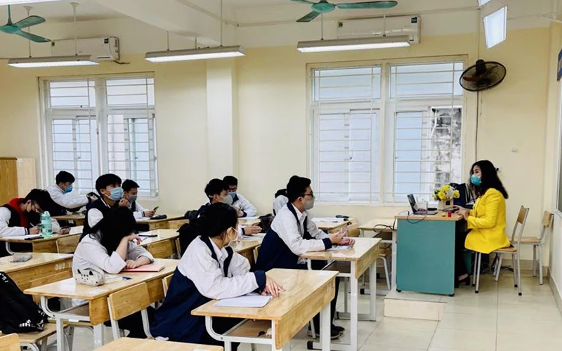 Một giờ học của học sinh lớp 12 Trường Trung học phổ thông Trần Nhân Tông, quận Hai Bà Trưng.