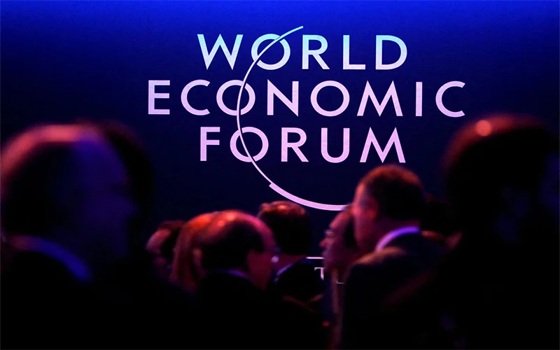 Logo của WEF tại hội nghị thường niên WEF diễn ra ở Davos, năm 2018. (Ảnh: Reuters)