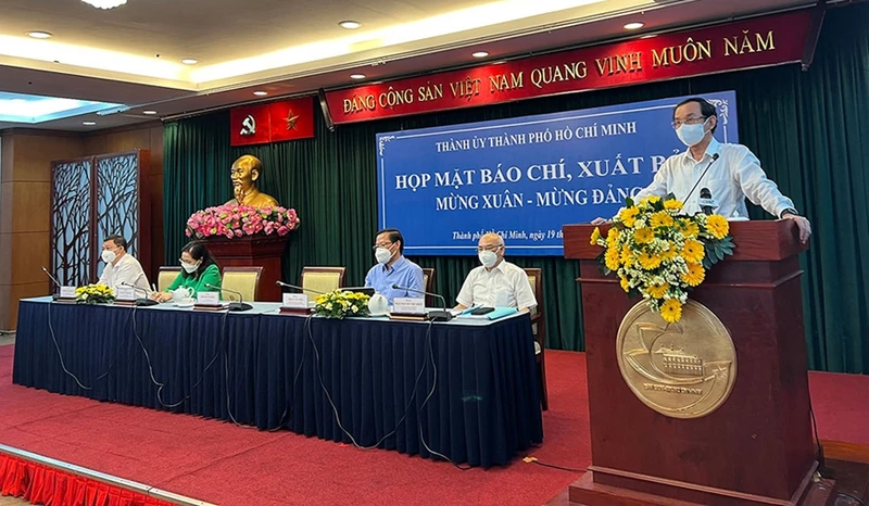 Đồng chí Nguyễn Văn Nên phát biểu trong buổi họp mặt. (Ảnh Phi Hùng/qdnd.vn)