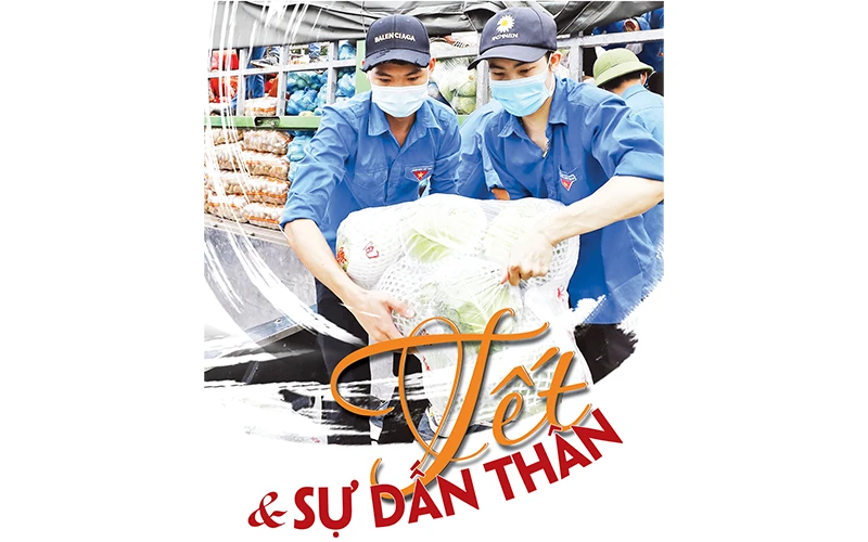 Đoàn viên thanh niên vận chuyển nông sản do Tỉnh đoàn Lào Cai gửi tặng Thành đoàn Hà Nội để hỗ trợ một số quận, huyện đang có điểm nóng về Covid-19. Ảnh: VŨ MINH ĐỨC