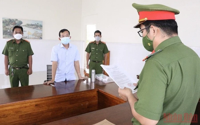Công an tỉnh Vĩnh Long thi hành lệnh bắt đối với bị can Phạm Vũ Phương. 