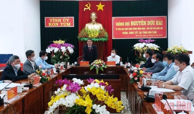 Đồng chí Nguyễn Đức Hải, Phó Chủ tịch Quốc hội phát biểu tại buổi làm việc với lãnh đạo tỉnh và Đoàn đại biểu Quốc hội tỉnh Kon Tum.