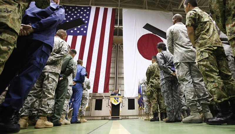 Binh sĩ Mỹ và Nhật Bản. (Ảnh: Reuters)