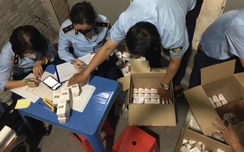 Tang vật lô thuốc điều trị Covid-19 bị cơ quan chức năng thu giữ. Ảnh: Cục QLTT TP Hồ Chí Minh