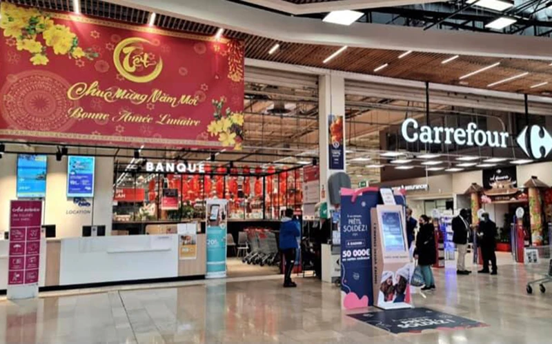 Hình ảnh Tết Việt Nam tại hệ thống siêu thị Carrefour.