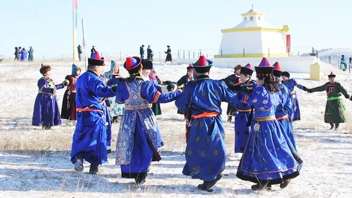 Người dân Buryatia nhảy múa mừng Sagaalgan.