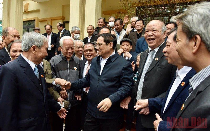 Thủ tướng Chính phủ Phạm Minh Chính và đoàn công tác của Trung ương đã thăm, chúc Tết, nói chuyện với hội viên Câu lạc bộ Hàm Rồng. 