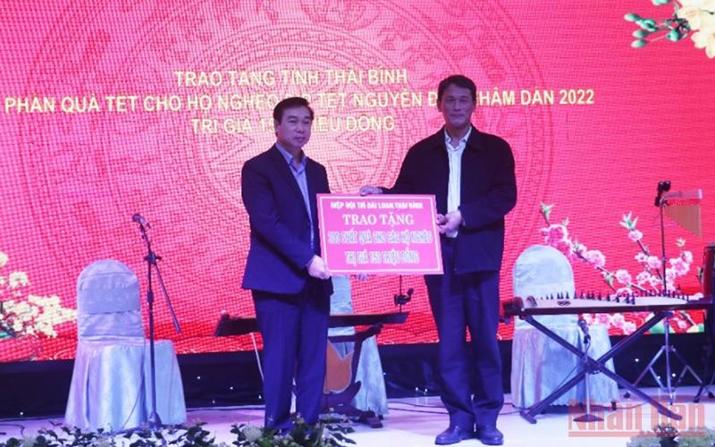 Doanh nghiệp FDI trao tặng tỉnh Thái Bình 300 suất quà Tết dành cho các hộ nghèo.