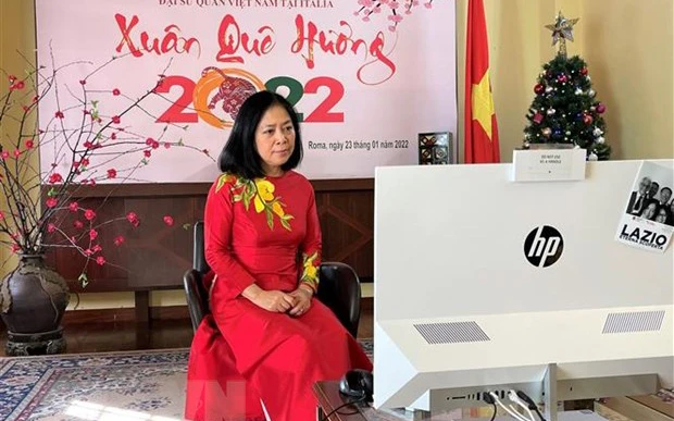 Đại sứ Việt Nam tại Italia Nguyễn Thị Bích Huệ phát biểu tại Xuân quê hương 2022. (Ảnh: Hải Linh/TTXVN)