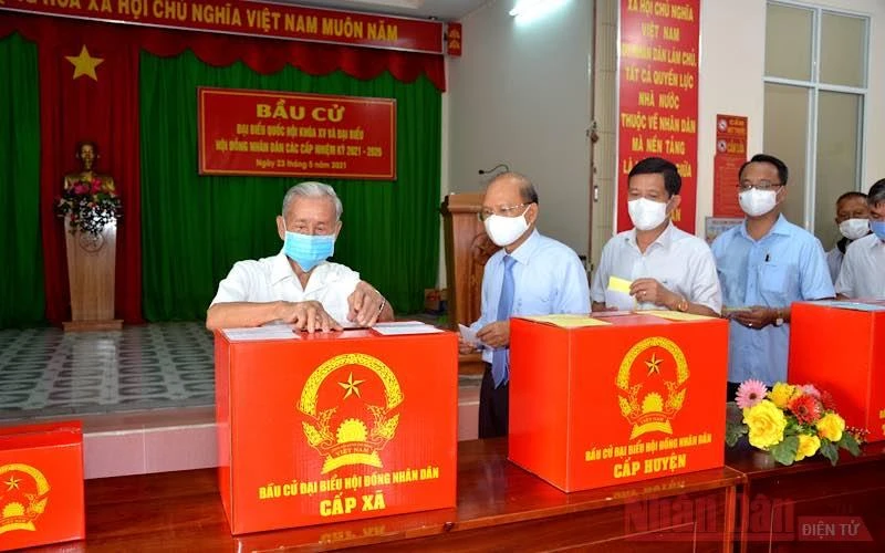 Cử tri tại Bình Thuận bỏ phiếu bầu cử Đại biểu Quốc hội khóa XV và Đại biểu Hội đồng nhân dân các cấp nhiệm kỳ 2021-2026 hồi tháng 5/2021. 