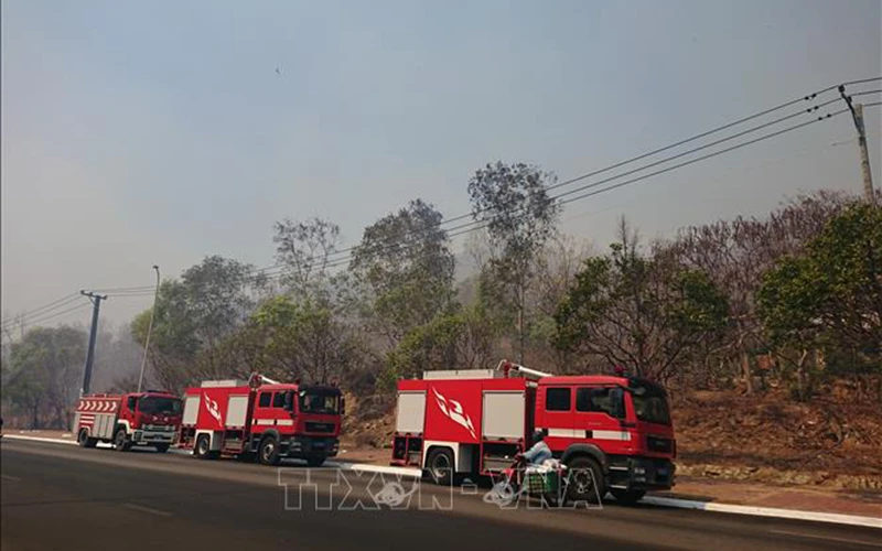 Xe chữa cháy tham gia chữa cháy rừng tại khu vực núi Minh Đạm, thị trấn Long Hải, huyện Long Điền, Bà Rịa-Vũng Tàu hồi tháng 2/2020. Ảnh: TTXVN. 