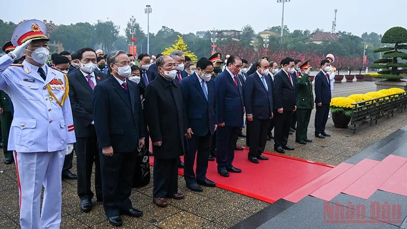 Các đồng chí lãnh đạo, nguyên lãnh đạo Đảng, Nhà nước, Mặt trận Tổ quốc Việt Nam dự lễ viếng. (Ảnh: DUY LINH)