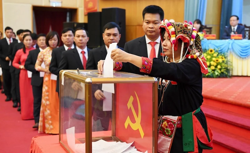 Nêu gương" đã được Chủ tịch Hồ Chí Minh xác định là một phương thức lãnh đạo của Ðảng và thành phần cốt yếu của văn hóa Ðảng. (Ảnh: tapchicongsan.org.vn)