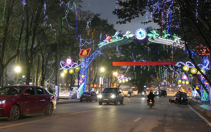 Đường phố Hà Giang được trang hoàng lộng lẫy đón chào năm mới 2022.