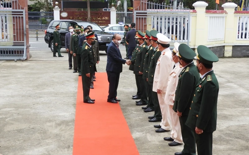Chủ tịch nước Nguyễn Xuân Phúc thăm và chúc Tết các lực lượng vũ trang TP Đà Nẵng.