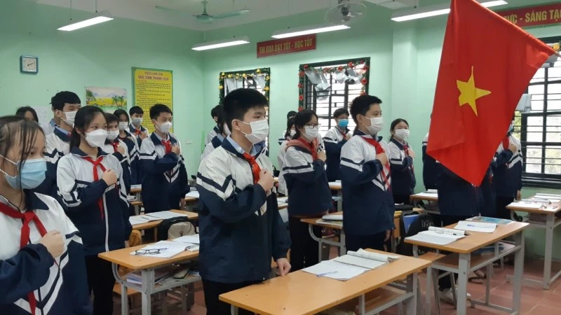 Học sinh lớp 9 trên địa bàn huyện Đan Phượng, Hà Nội đi học trở lại. (Ảnh tư liệu chụp ngày 22/11/2021)