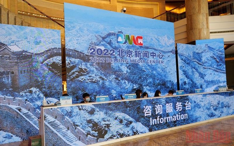 Trung tâm báo chí Olympic mùa đông Bắc Kinh 2022 với trang trí Vạn lý trường thành trong băng tuyết rất đẹp mắt.