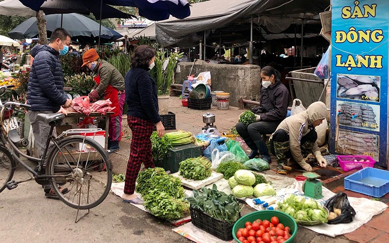 Thực phẩm được bày bán phong phú tại các chợ ở Hà Nội trong những ngày đầu năm mới. Ảnh: NGUYÊN TRANG
