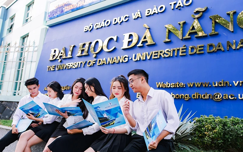 Phát triển Đại học Đà Nẵng thành Đại học Quốc gia Đà Nẵng.