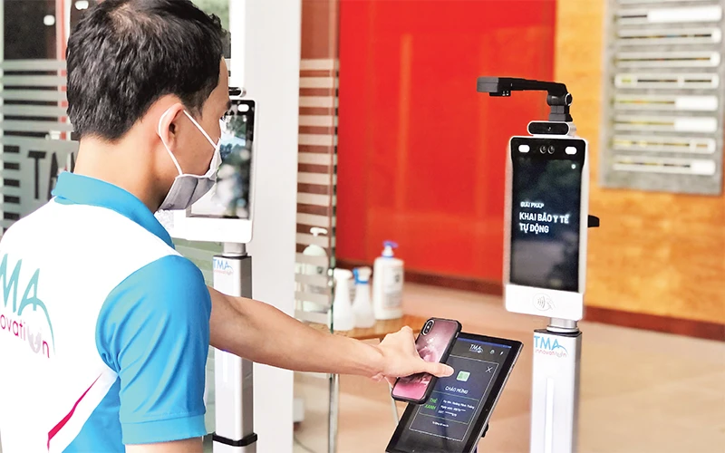 Giải pháp khai báo y tế tự động của Công ty TMA - Solutions được ứng dụng tại các trung tâm thương mại, các tòa nhà văn phòng.