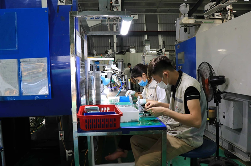 Công nhân Công ty TNHH Hanpro Vina, Khu công nghiệp Yên Phong Bắc Ninh mở rộng.