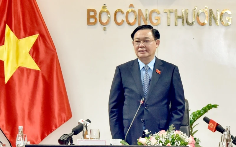 Chủ tịch Quốc hội Vương Đình Huệ phát biểu tại buổi làm việc với Bộ Công thương. (Ảnh: Duy Linh)