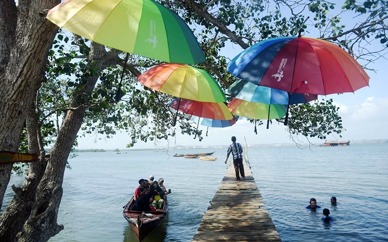 Một bãi biển ở đảo Batam (Indonesia). Ảnh BLOOMBERG