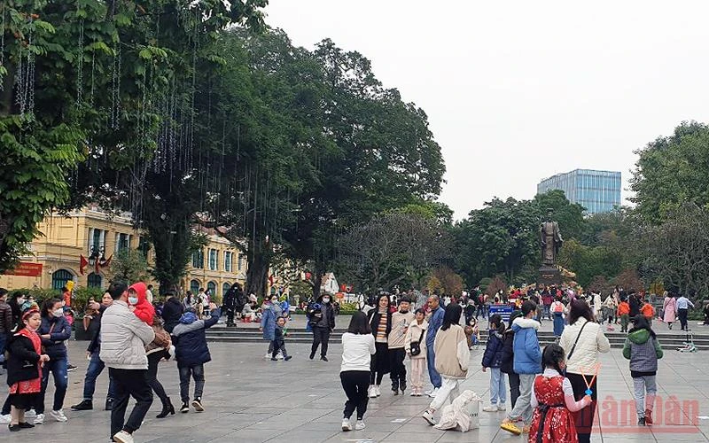 Hà Nội đón lượng khách du xuân lớn trong Tết Nhâm Dần 2022 (Ảnh: T.LINH)