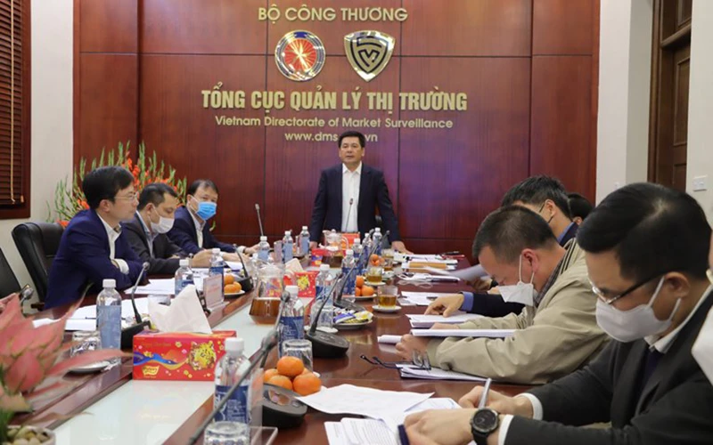 Bộ trưởng Nguyễn Hồng Diên chủ trì buổi làm việc.