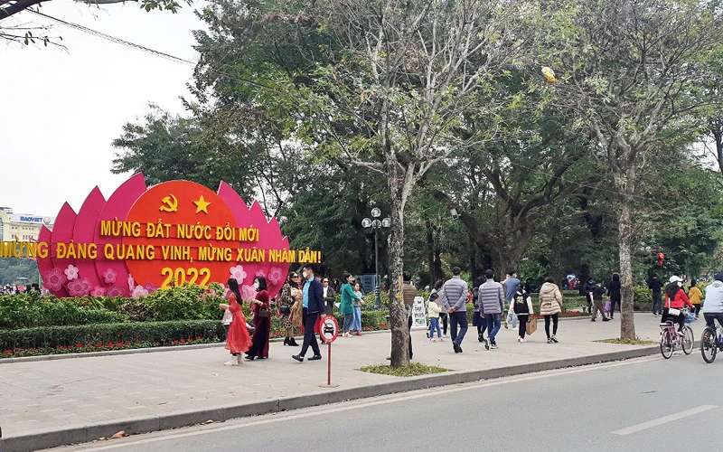 Hà Nội đặt mục tiêu phục vụ 9 đến 10 triệu lượt khách du lịch trong năm 2022 (Ảnh: T.LINH)