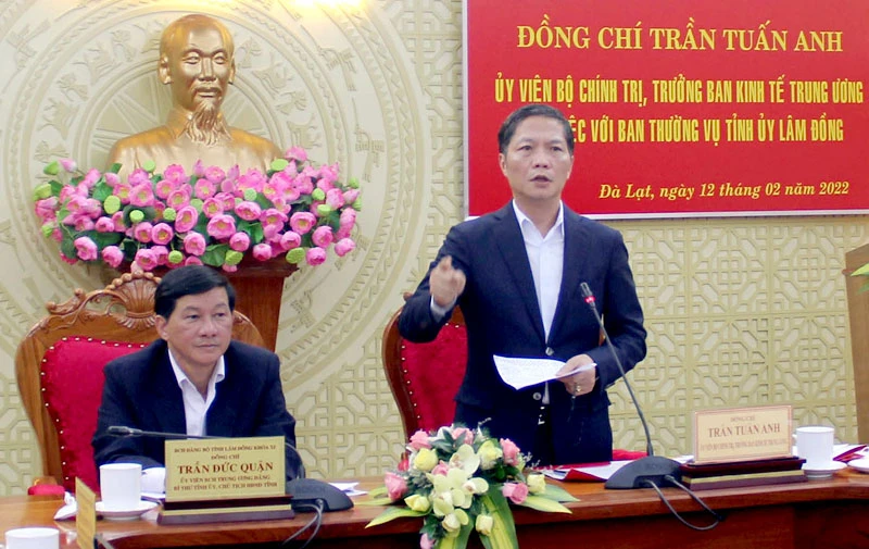 Đồng chí Trần Tuấn Anh phát biểu ý kiến tại buổi làm việc với Ban thường vụ Tỉnh ủy Lâm Đồng.