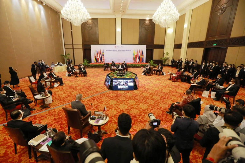 Hội nghị hẹp Bộ trưởng Ngoại giao ASEAN tại Phnom Penh. (Ảnh: AKP)