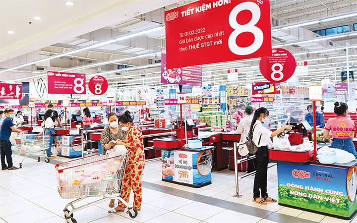Nhiều siêu thị tại thành phố Hồ Chí Minh thông báo giảm thuế VAT ngay sau Tết Nguyên đán Nhâm Dần 2022. (Ảnh chụp tại siêu thị Go!)