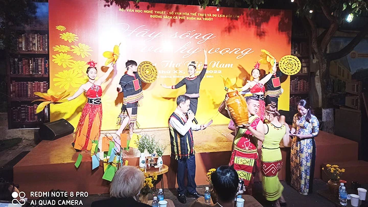 Một hoạt động hưởng ứng Ngày thơ Việt Nam được tổ chức tại Đắk Lắk. Ảnh: Hội VHNT tỉnh cung cấp