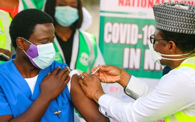 Tiêm vaccine ngừa Covid-19 ở Abuja, Nigeria, ngày 5/3/2021. (Ảnh: REUTERS)