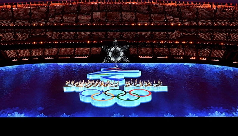 Tiết mục “Thắp sáng” mở đầu cho lễ bế mạc Thế vận hội mùa đông Bắc Kinh 2022. (Ảnh: Tân Hoa Xã)