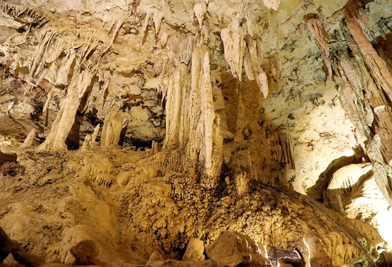 Độc đáo quần thể hang động ở Cao Phong, Hòa Bình