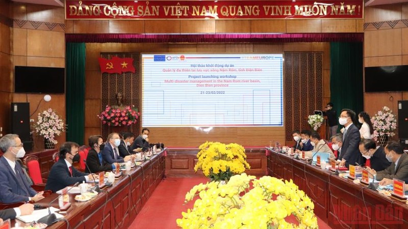 Đoàn công tác Cơ quan phát triển Pháp (AFD) tại Việt Nam và lãnh đạo UBND tỉnh Điện Biên trao đổi các bước triển khai dự án.