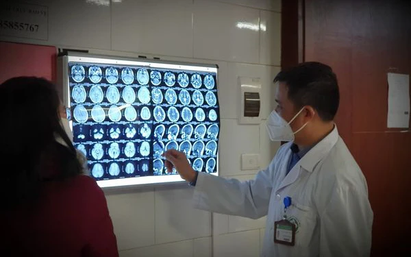 Bác sĩ Nguyễn Trung Nguyên cho biết bệnh nhân ngộ độc C0 có nhiều tổn thương về thần kinh.
