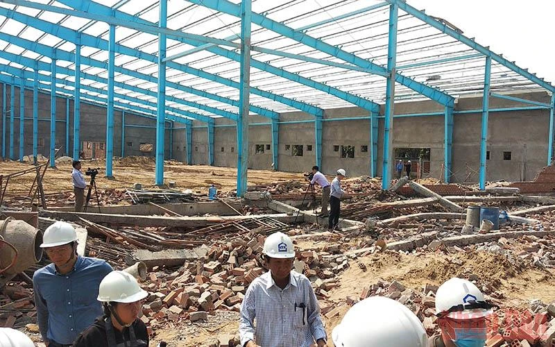 Hiện trường vụ sập tường khiến 7 người chết ở Vĩnh Long xảy ra ngày 15/3/2019. (Ảnh: BÁ DŨNG) 