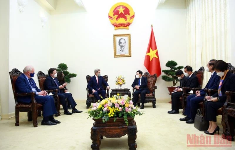 Phó Thủ tướng Thường trực Chính phủ Phạm Bình Minh đã tiếp ông John Kerry, Đặc phái viên của Tổng thống Hoa Kỳ.